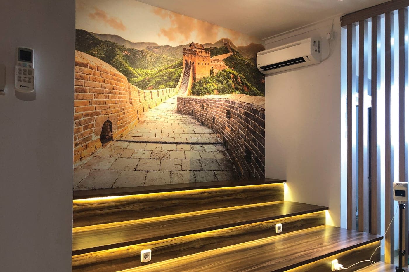 Lorong Kiddles dengan mural Tembok Besar Tiongkok
