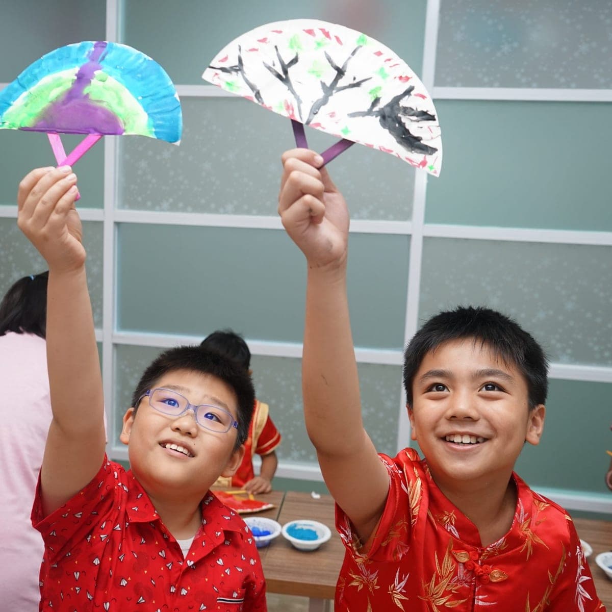 Murid kelas Primary Kiddles membaca teks Mandarin bersama
